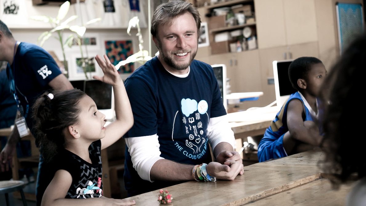 Geopointe Pledges 1$ to Charity for Every Badge Scanned at Dreamforce